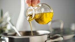 इन टिप्स के साथ एकदम चमचमा जाएगी तेल वाली बोतल, जान लें Oil Dispenser को साफ करने के आसान तरीके