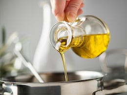 Tired Of Greasy Oil Bottles? 5 Quick Tips To Keep Them Sparkling Clean Tired Of Greasy Oil Bottles? 5 Quick Tips To Keep Them Sparkling Clean