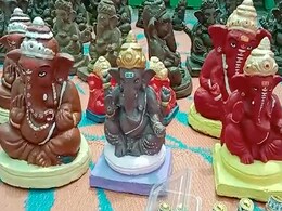 गाय के गोबर से बनी मूर्तियों से पारंपरिक शिल्प को आधुनिक मोड़ दे रहे हैं शिल्पकार गाय के गोबर से बनी मूर्तियों से पारंपरिक शिल्प को आधुनिक मोड़ दे रहे हैं शिल्पकार
