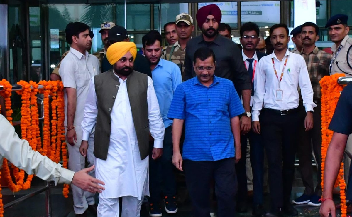 परिणीति-राघव की शादी में शामिल होने उदयपुर पहुंचे केजरीवाल और भगवंत मान, एयरपोर्ट पर जोरदार स्वागत