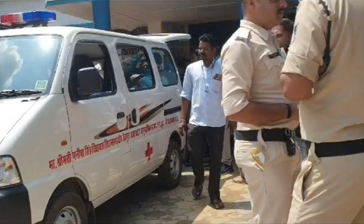 &nbsp;बाथरूम में फंदे पर लटका मिला शव, डॉक्टर की बेटी की मौत से इलाके में सनसनी&nbsp;