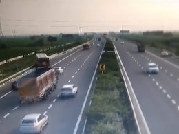 Video: Speeding Bus Loses Control, Dives Into Ghaziabad Field Off Highway Video: Speeding Bus Loses Control, Dives Into Ghaziabad Field Off Highway