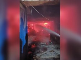 दिल्ली में पेइंग गेस्ट बिल्डिंग में लगी आग, 30 से अधिक महिलाओं को बचाया गया दिल्ली में पेइंग गेस्ट बिल्डिंग में लगी आग, 30 से अधिक महिलाओं को बचाया गया