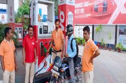 कोटा में हड़ताल का नहीं है असर, आसानी से मिल रहा है पेट्रोल-डीजल कोटा में हड़ताल का नहीं है असर, आसानी से मिल रहा है पेट्रोल-डीजल