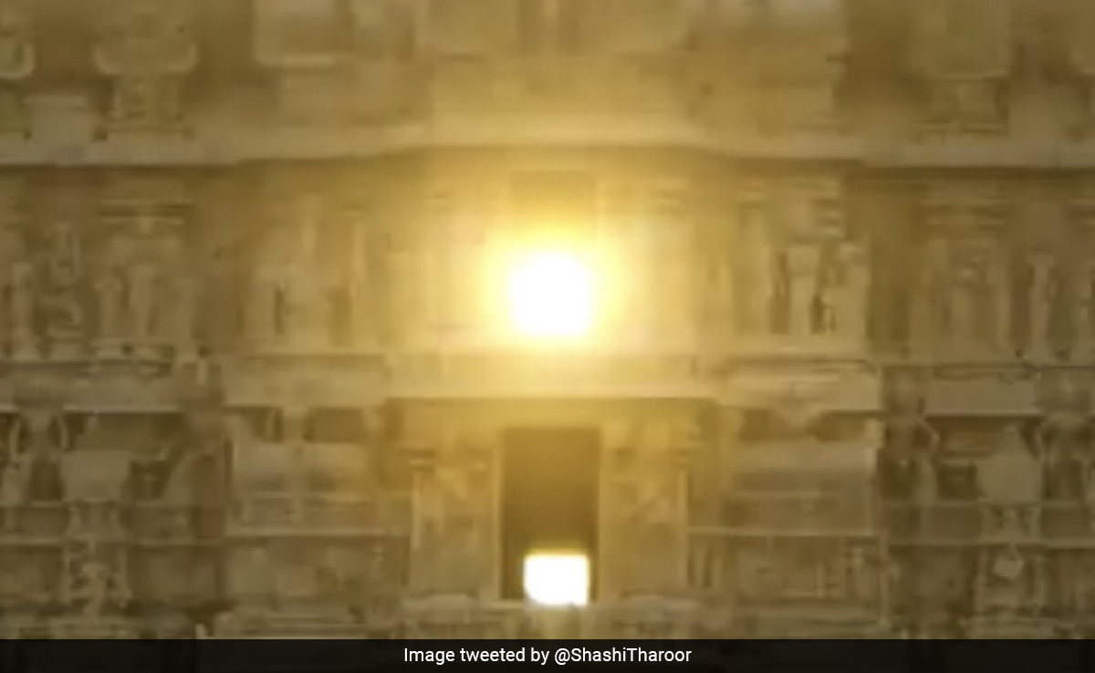 Shashi Tharoor Shares Magnificent Pic Of Padmanabhaswamy Temple During Autumnal Equinox