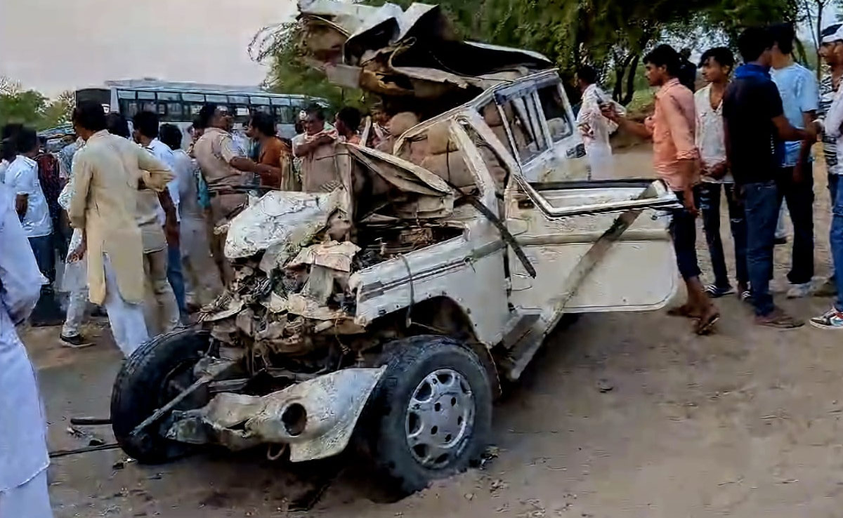 लोक परिवहन बस की टक्कर में बोलेरो के उड़े परखच्चे, मां-बेटे और दो चचरे भाइयों की मौत