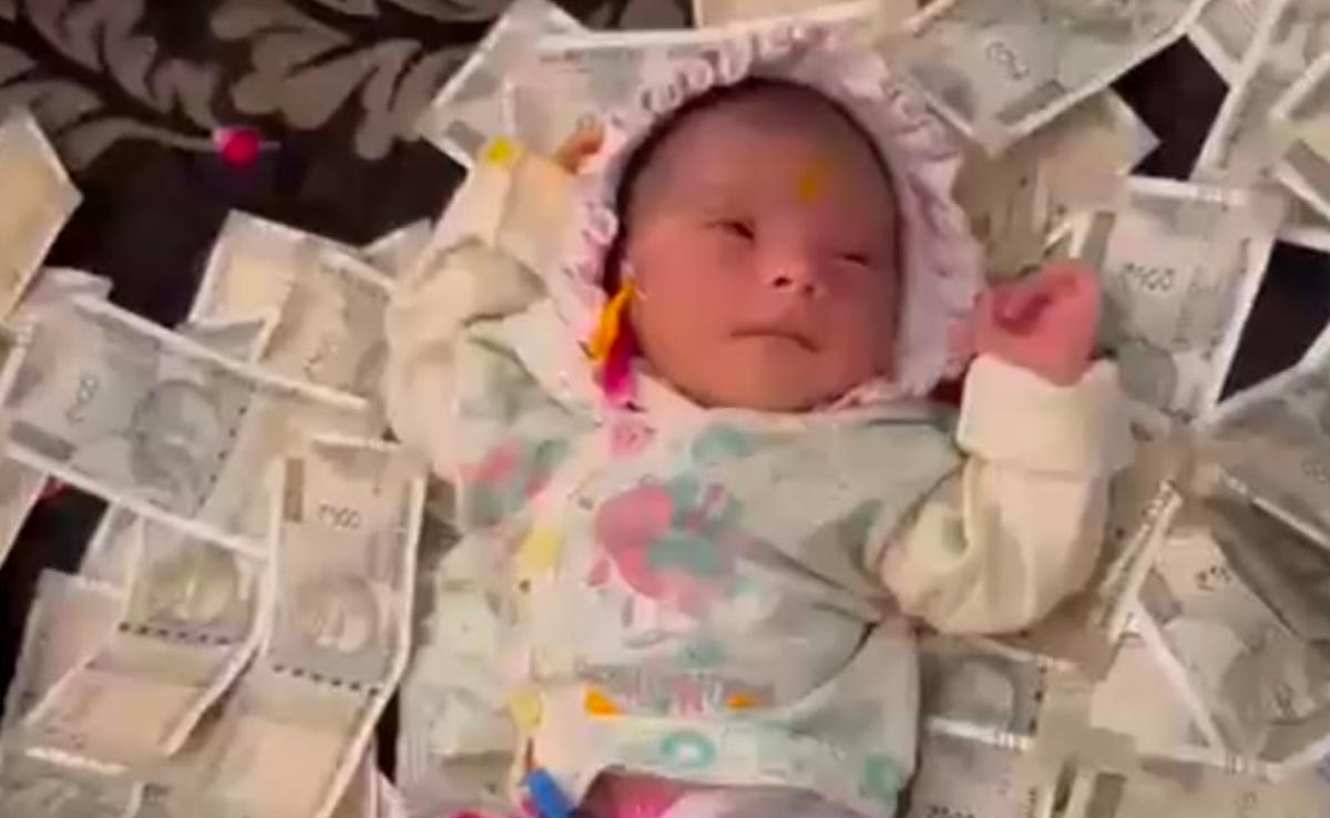 जबलपुर में ढोल नगाड़ों के साथ लाडली का स्वागत...बेटी के जन्म को पार्षद ने कुछ यूं बना दिया यादगार