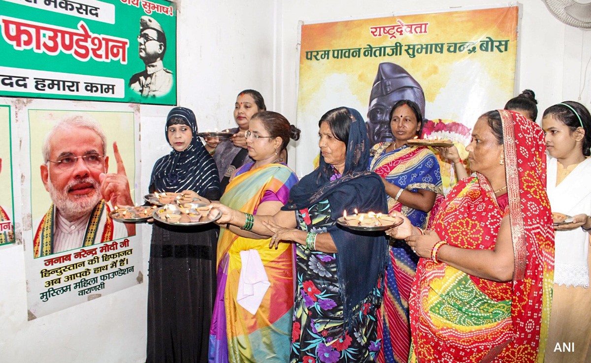 On PM Modi's 73rd Birthday, Varanasi Muslim Women Perform <i> Aarti </i> , Light 73 Lamps