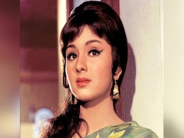 लीना चंदावरकर के टॉल, डार्क चॉकलेटी बेटे के आगे फेल है बिग-बी की पर्सनालिटी, फोटो देख लोग बोले- मिथुन दा की कॉपी लीना चंदावरकर के टॉल, डार्क चॉकलेटी बेटे के आगे फेल है बिग-बी की पर्सनालिटी, फोटो देख लोग बोले- मिथुन दा की कॉपी