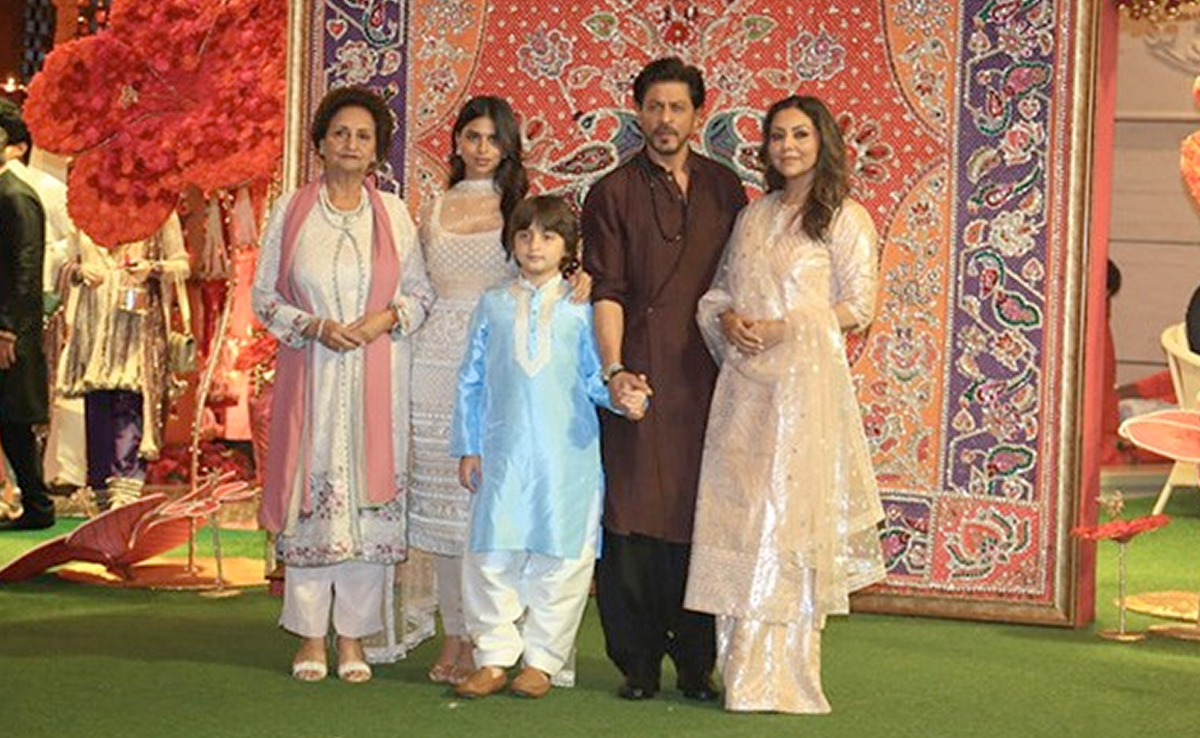 Ganesh Chaturthi At The Ambanis': Shah Rukh Khan's Family Group Included Mom-In-Law Savita Chhibber