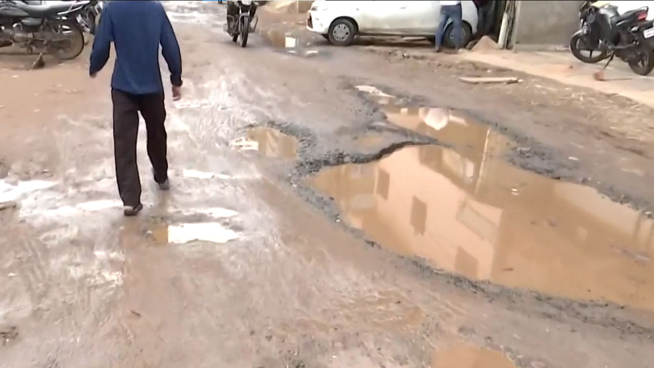 MP में सड़कों की हालात खराब, सरकार के दावों पर उठा सवाल! देखिए ये Ground Report