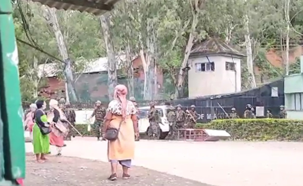 Massive Fight Between Security Forces, Armed Protestors In Manipur