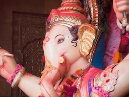इस गणेश उत्सव 5 फेमस मंदिरों की गणेश प्रतिमा के दर्शन जरूर करें इस गणेश उत्सव 5 फेमस मंदिरों की गणेश प्रतिमा के दर्शन जरूर करें