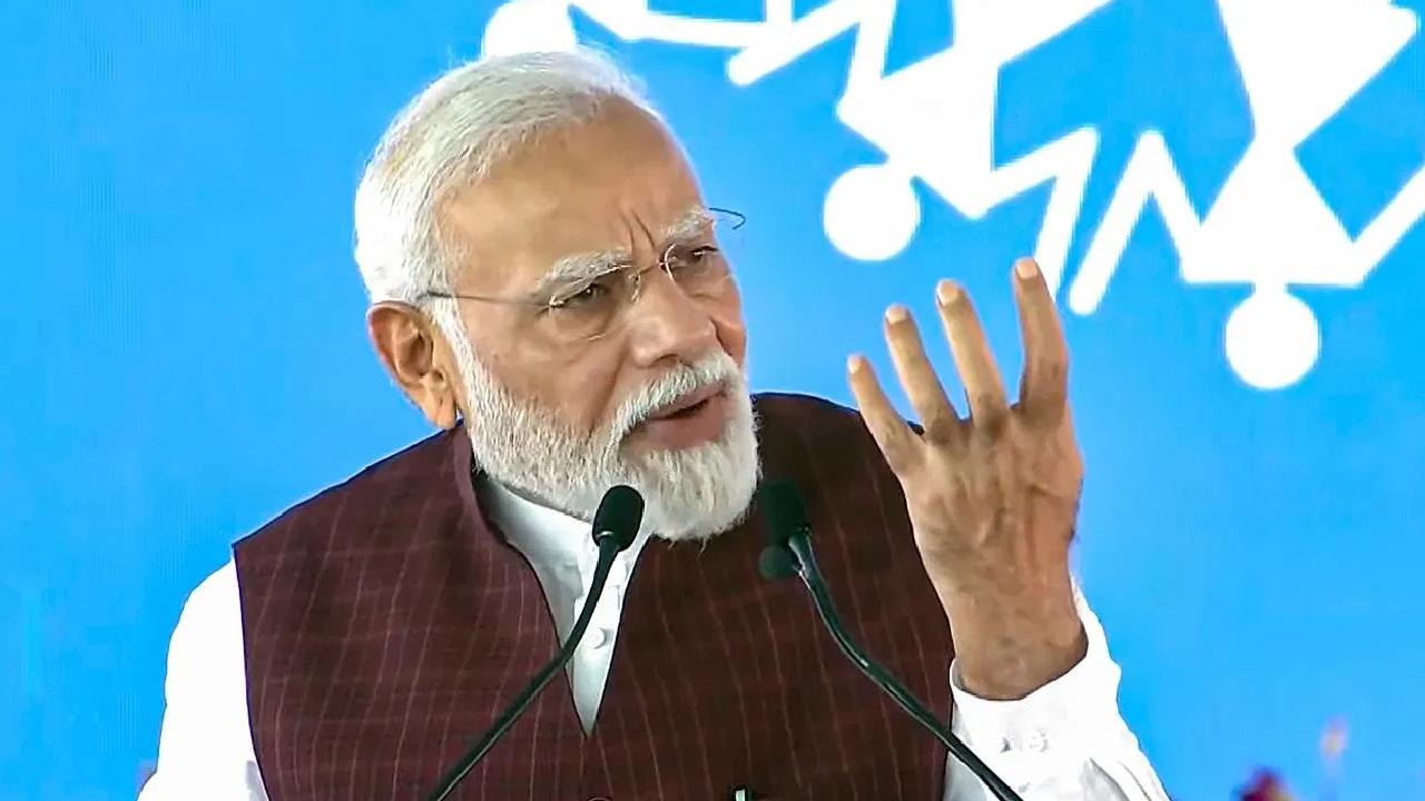 पीएम मोदी ने की विश्वकर्मा योजना की शुरुआत, यशोभूमि का भी किया उद्घाटन