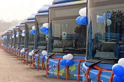 Delhi Lt Governor, Chief Minister Together Launch 400 Electric Buses Delhi Lt Governor, Chief Minister Together Launch 400 Electric Buses