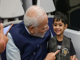 PHOTOS: PM मोदी ने Delhi Metro में किया सफर, बच्चों के साथ मस्ती करते आए नजर PHOTOS: PM मोदी ने Delhi Metro में किया सफर, बच्चों के साथ मस्ती करते आए नजर
