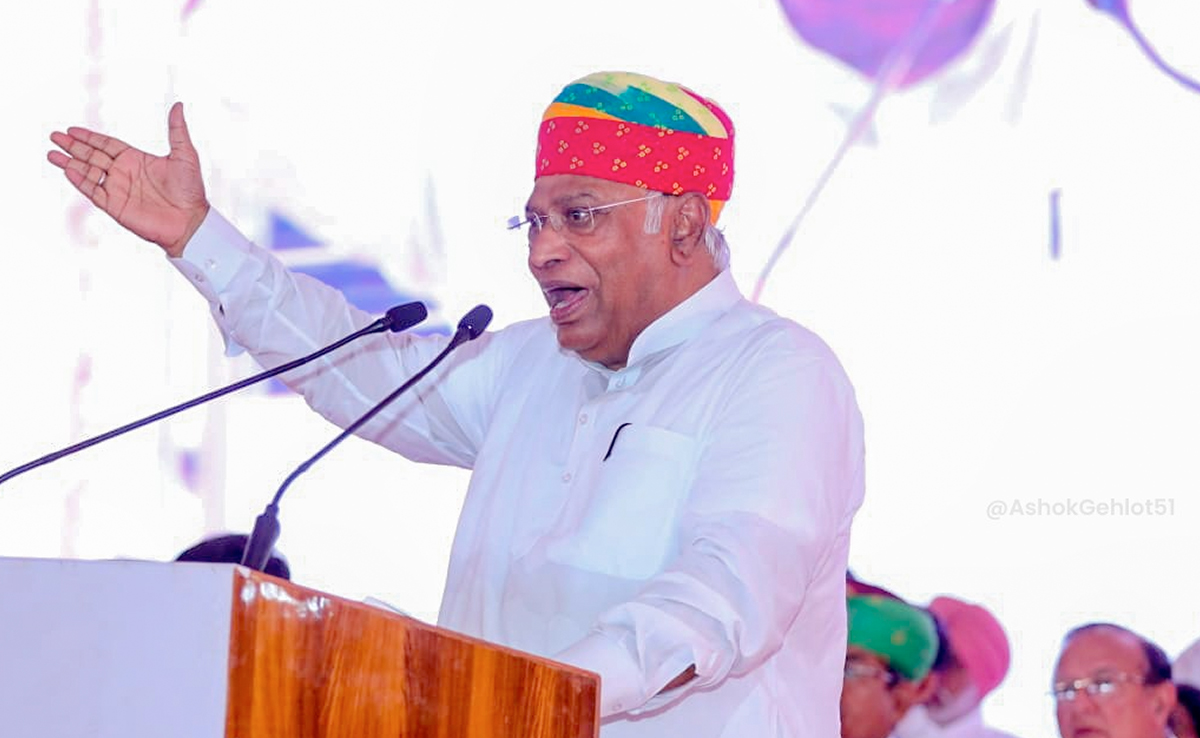 लाल डायरी में कुछ नहीं... केंद्र पर बरसे खरगे, कहा- विपक्षी गठबंधन INDIA को देख भारत नाम रखने जा रहे हैं