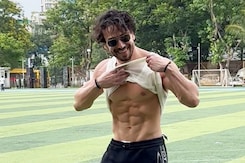 टाइगर श्रॉफ ने पपराज़ी के लिए शानदार पोज दिए टाइगर श्रॉफ ने पपराज़ी के लिए शानदार पोज दिए