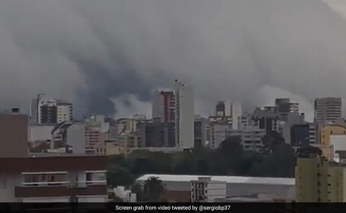 Timelapse Video Captures Massive Shelf Cloud Moving Over Brazilain Town