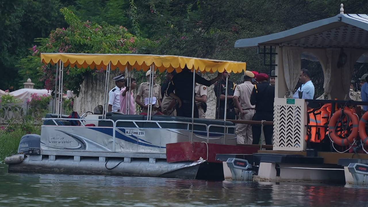 इस वजह से परिणीति-राघव की शादी की तस्वीरें नहीं हो पाएगी लीक