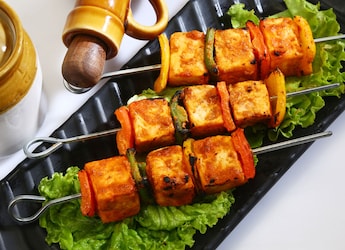Monsoon Snacks: 5 Tandoori Recipes That Hit Different When It Rains Outside Monsoon Snacks: 5 Tandoori Recipes That Hit Different When It Rains Outside