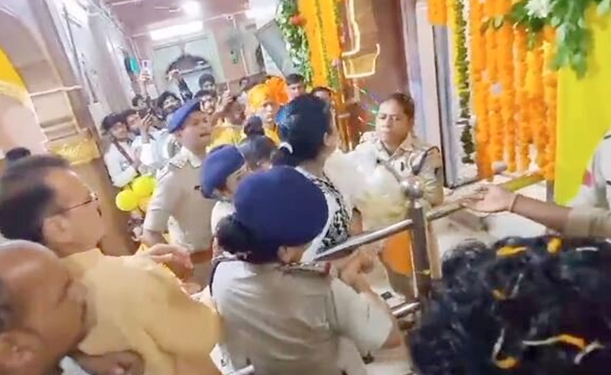 पन्ना : राजघराने की महारानी जीतेश्वरी देवी को पुलिस ने किया गिरफ्तार, मंदिर के गर्भग्रह में किया था हंगामा