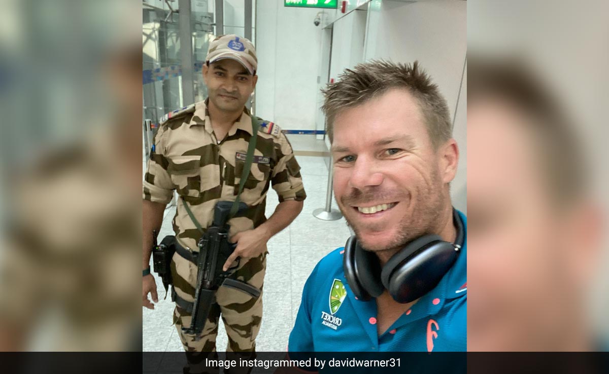 "हमारा स्वागत हमेशा अच्छा होता है..", भारत पहुंचकर सिक्योरिटी स्टाफ के साथ डेविड वॉर्नर ने ली सेल्फी