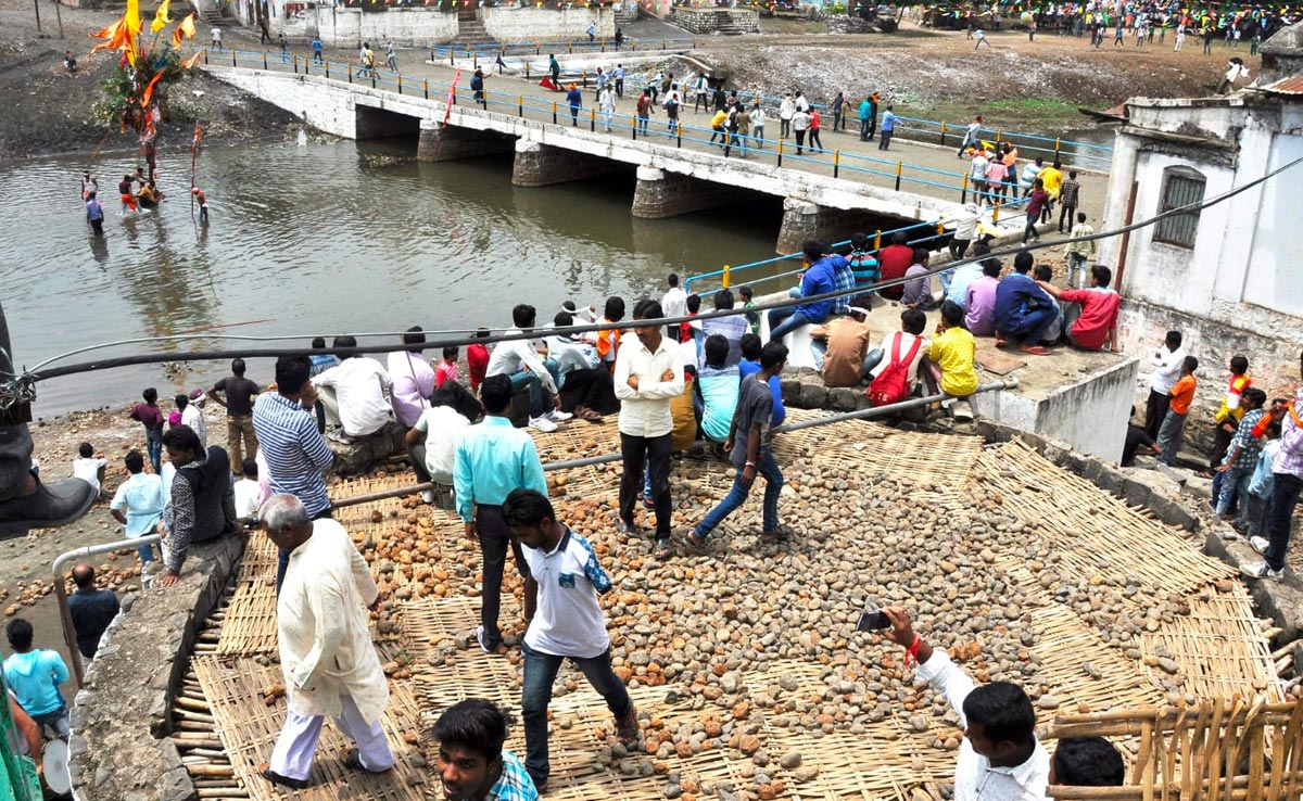 छिंदवाड़ा में आज होगा पत्थर मारने का खूनी खेल, लोग करते हैं प्रेमी जोड़े को मारने का प्रायश्चित