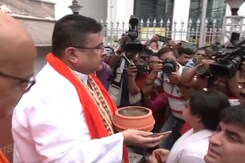 BJP's Suvendu Adhikari Collects Soil From Swami Vivekananda Seva Sadan For Amrit Vatika Garden BJP's Suvendu Adhikari Collects Soil From Swami Vivekananda Seva Sadan For Amrit Vatika Garden