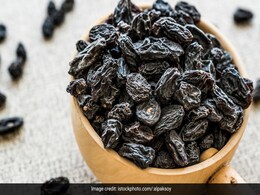 सेहत का खजाना है काली किशमिश, इसका पानी पीने से महिलाओं को मिलते हैं कई फायदे सेहत का खजाना है काली किशमिश, इसका पानी पीने से महिलाओं को मिलते हैं कई फायदे