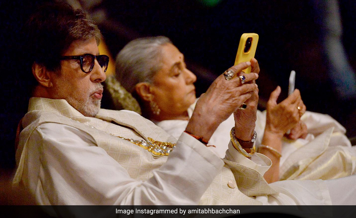 Amitabh Bachchan's New Pic On Sets With Wife Jaya Is Undeniably Relatable