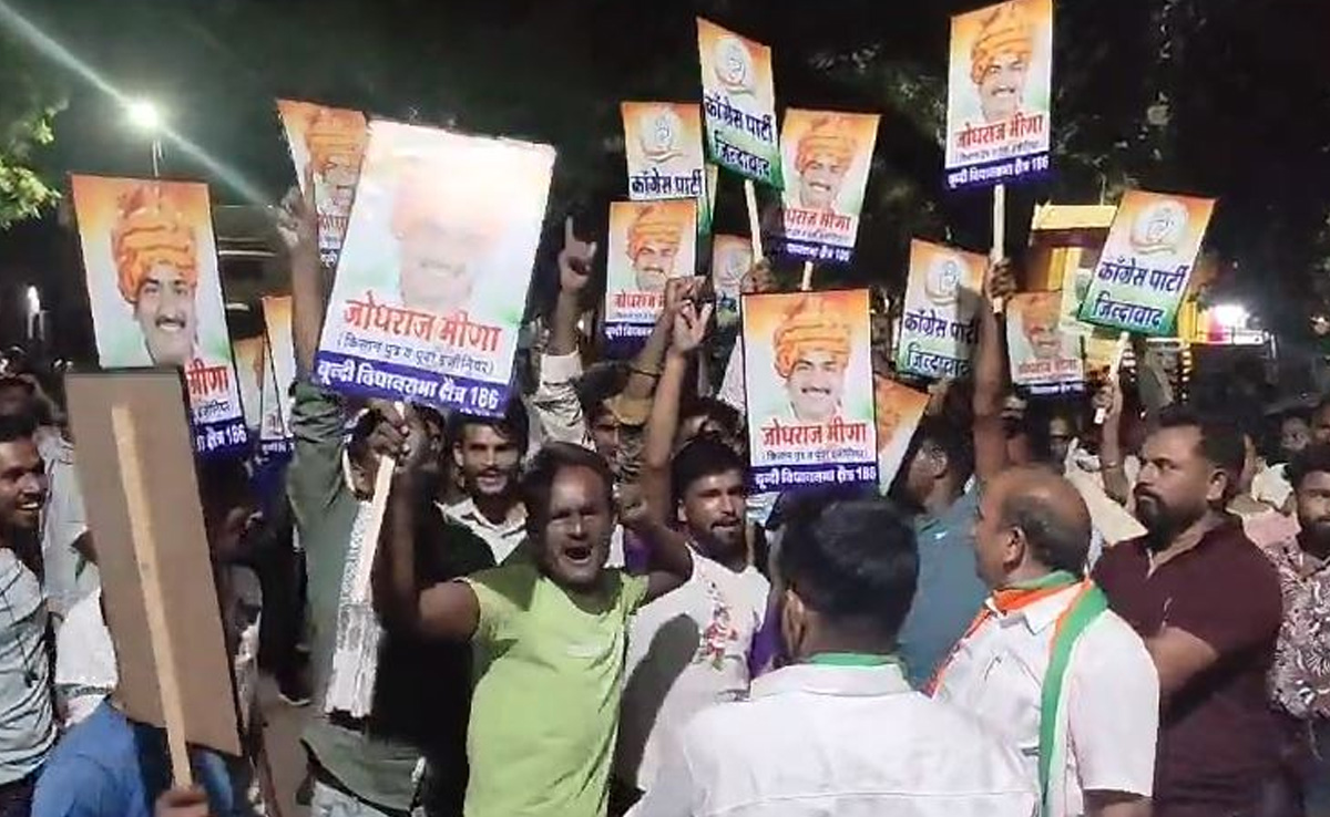 Rajasthan Congress Crisis: फिर सामने आई कांग्रेस की गुटबाजी, प्रदेश सह प्रभारी के समाने ही दावेदारों ने किया शक्ति प्रदर्शन