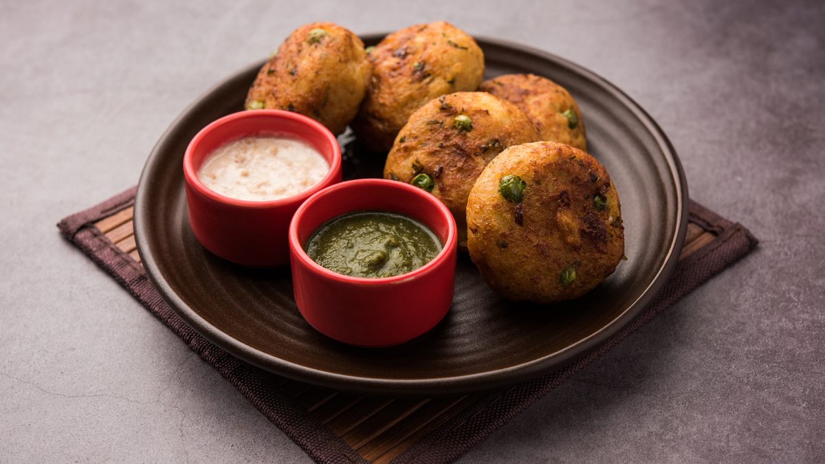 Cosy Blanket + Crunchy Chaat: Meet The Instant Aloo Vada Tikki You Need Right Now
