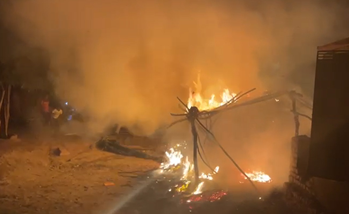 कालबेलिया बस्ती में भीषण आगजनी, स्वाहा हुआ 10 क्विंटल अनाज