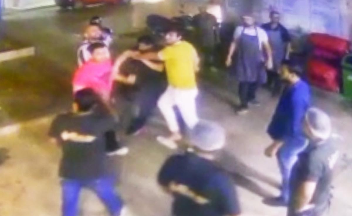 Video: Asked To Pay Rs 650 Bill, 4 Men Beat Up Restaurant Employee In Noida