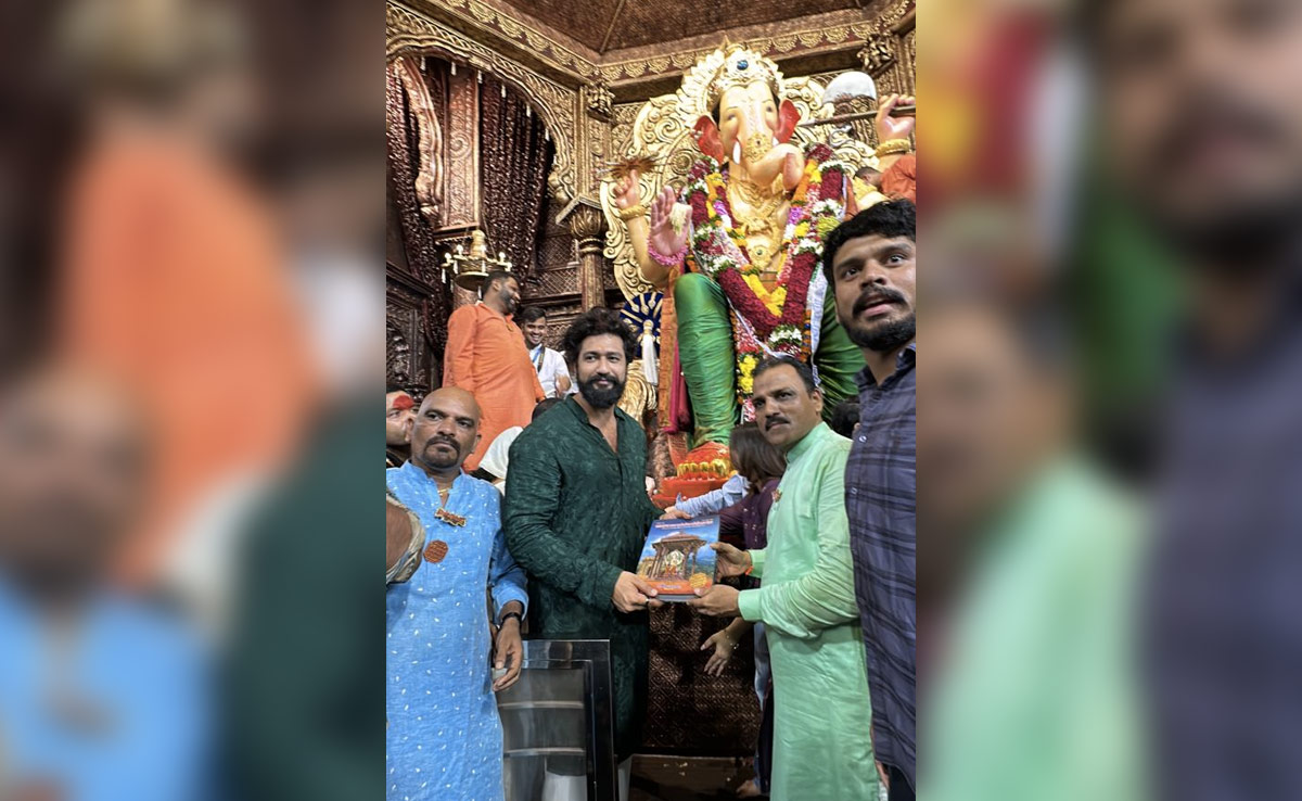 Ganesh Chaturthi 2023: Vicky Kaushal, Along With Parents, Was Mobbed At Lalbaugcha Raja