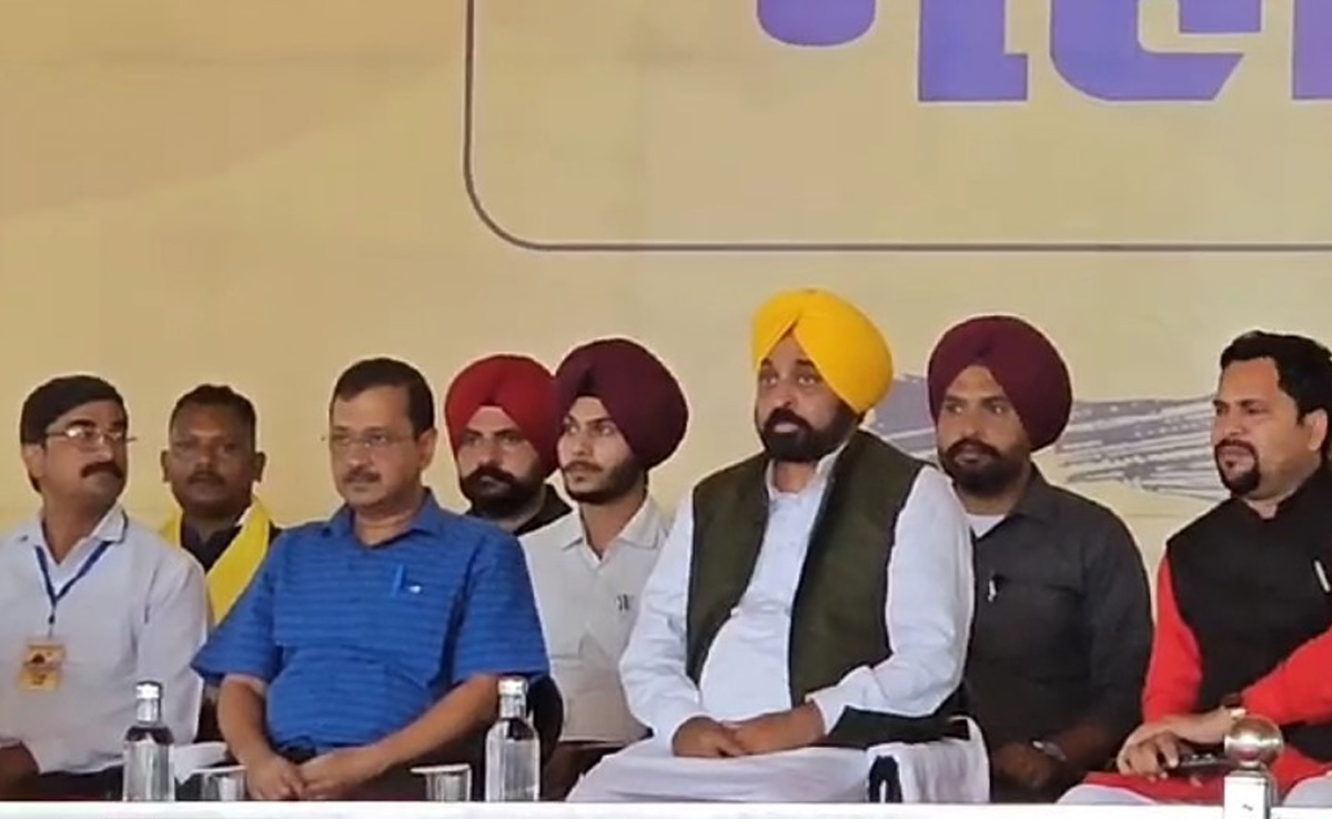 फ्री बिजली से लेकर 3000 रुपए बेरोजगारी भत्ता... बस्तर में केजरीवाल ने किए ये 10 वादे