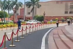 वो रास्ता जिससे पुरानी संसद से नई संसद गए सांसद वो रास्ता जिससे पुरानी संसद से नई संसद गए सांसद