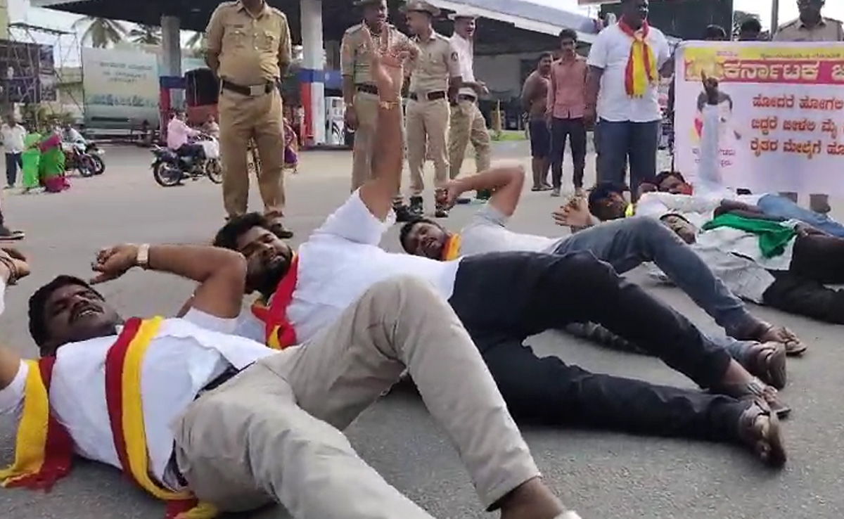 44 Flights Hit, Schools Shut In Karnataka Over Cauvery Row Protests: 10 Points