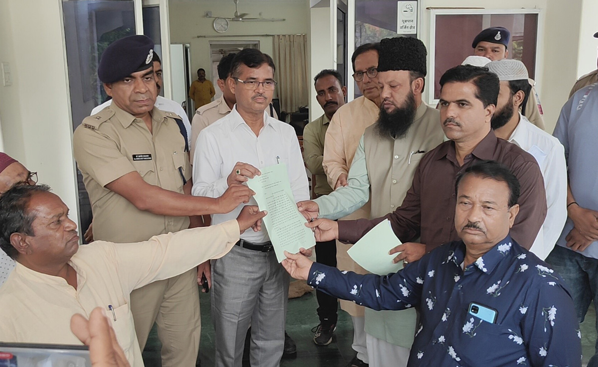 धार : असामाजिक तत्वों ने की भोजशाला में मूर्ति रखने की कोशिश, मुस्लिम समाज ने ADM को सौंपा ज्ञापन