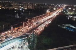 Commuters Remained Stuck For Hours In Bengaluru's Chaotic Traffic On Wednesday Commuters Remained Stuck For Hours In Bengaluru's Chaotic Traffic On Wednesday