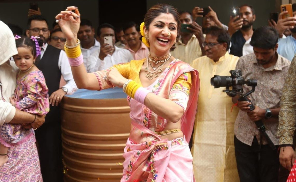 गणपति बप्पा को शिल्पा शेट्टी ने धूमधाम से दी विदाई, परिवार के साथ जमकर थिरकीं