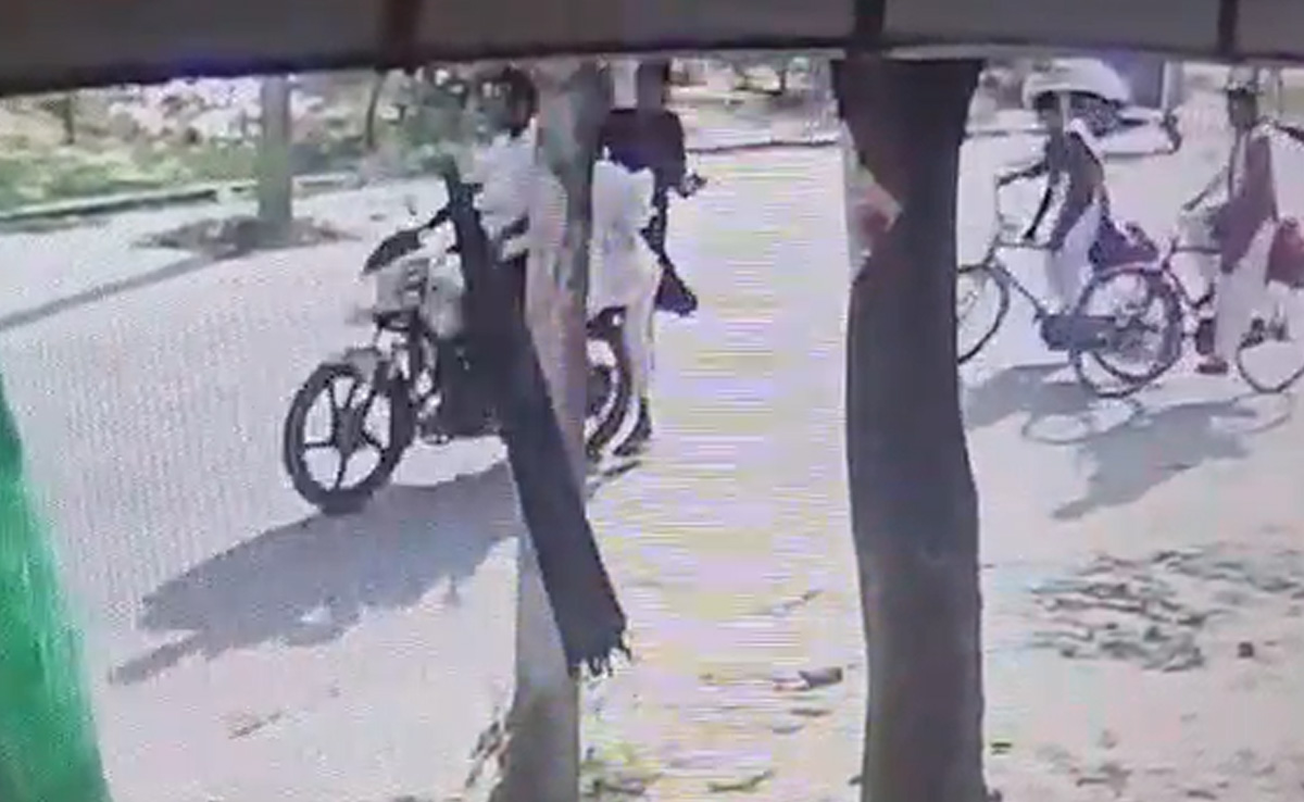 UP Girl Falls Off Cycle As Men On Bike Pull Her <i>Dupatta</i>, Crushed To Death