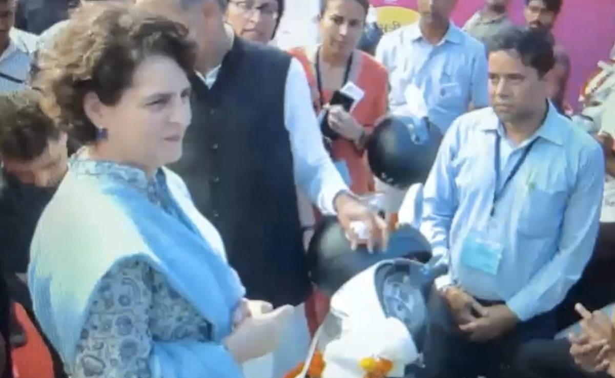 राजस्थान में प्रिंयका गांधीः ग्रामीण इंदिरा रसोई का शुभारंभ, लाभार्थियों को सौंपी गई स्कूटी की चाभी