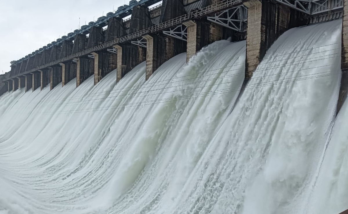 बारिश के बाद बांसबाड़ा में खोले गए माही बांध के सभी 16 गेट, कोटा में चंबल नदी की पुलिया पर आया पानी
