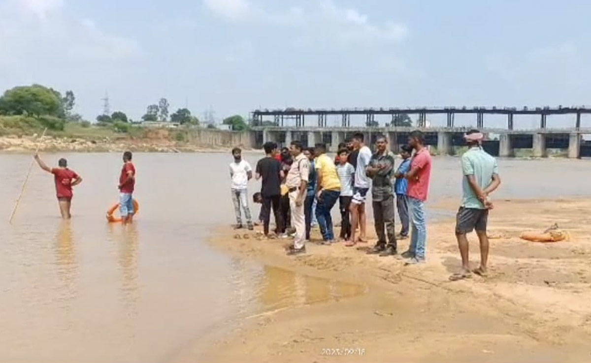 सूरजपुर : ट्यूशन से लौटते समय नदी में नहाने गया 14 साल का बच्चा डूबा, रेस्क्यू में जुटी टीम