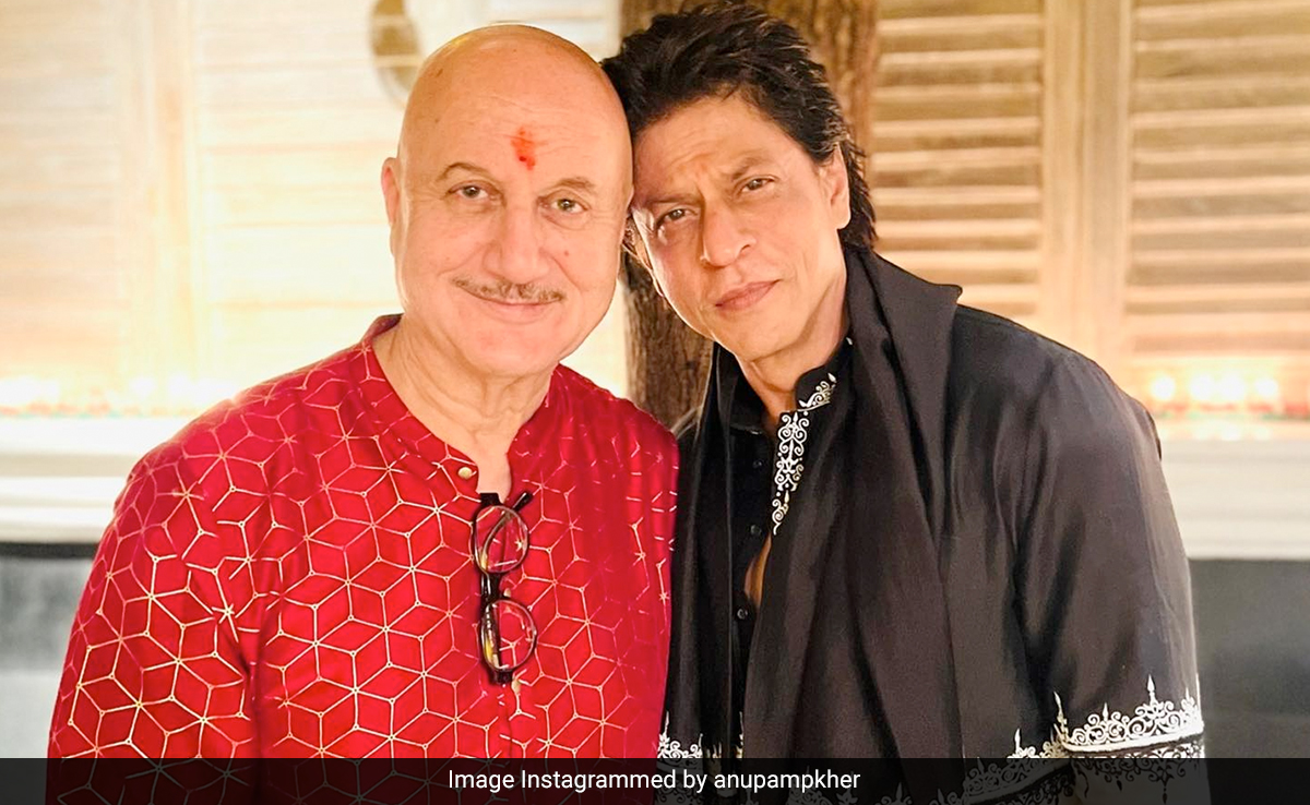 Anupam Kher's Shout Out To Shah Rukh Khan's <i>Jawan</i> Has A <i>DDLJ</i> Reference