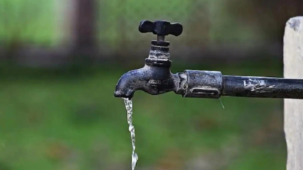 Dhaulpur में तीन दिनों से पानी नहीं आने से लोग परेशान, महिलाओं ने किया सड़क जाम