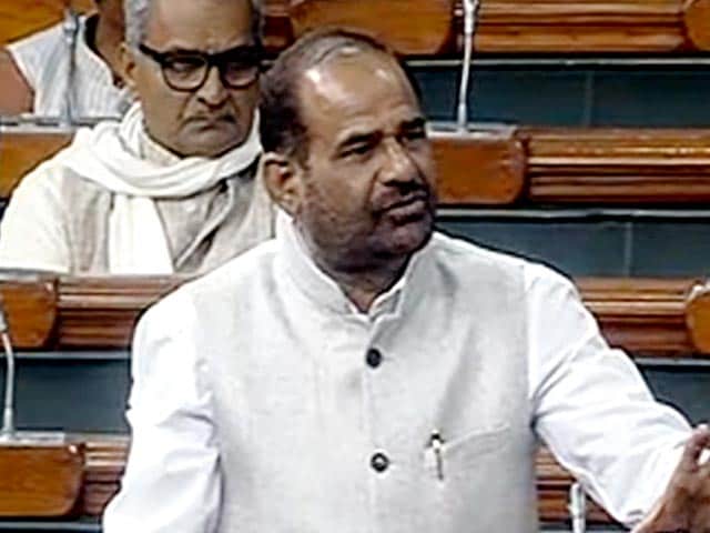 सांसद में तोड़ी सारी मर्यादा, लोकसभा में कहे अपशब्द