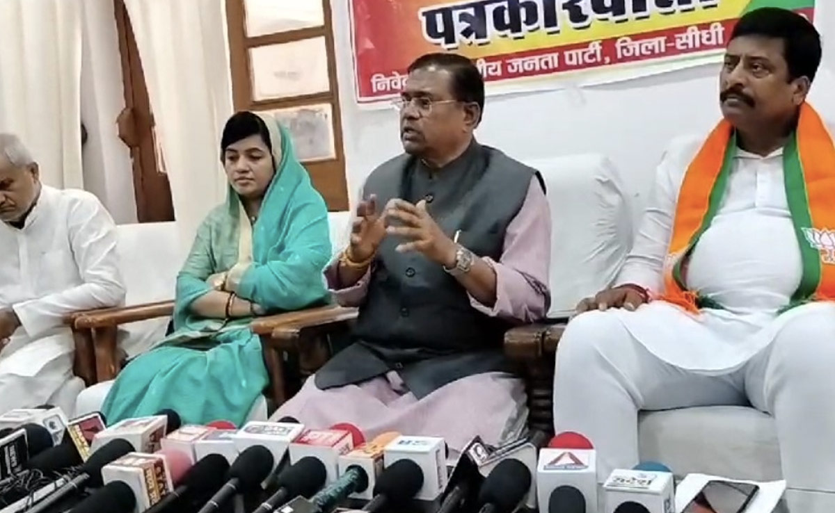 सीधी : मध्य प्रदेश पर बढ़ रहा कर्ज, सवाल पूछा तो बोले केंद्रीय मंत्री- कर्ज लेना सरकार का धर्म